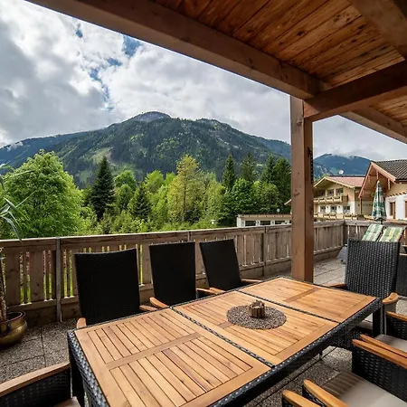 Апартаменти Laura *