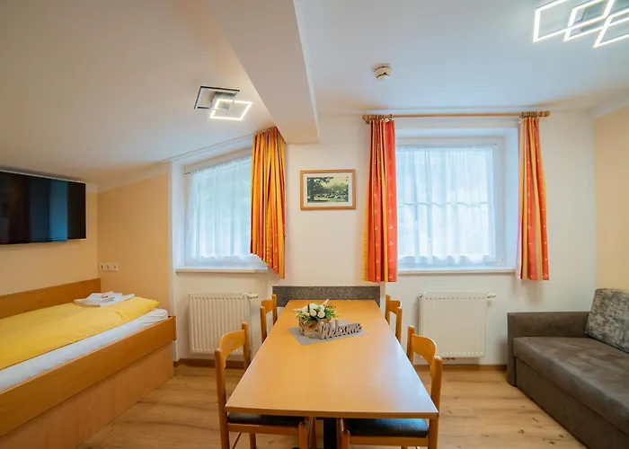 Laura * מאיירהופן