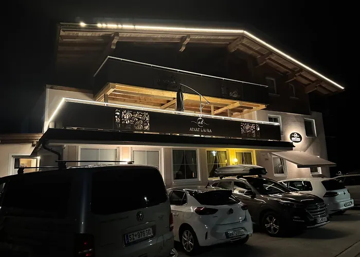 Laura * מאיירהופן